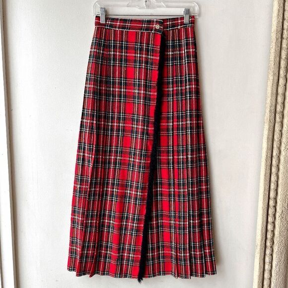 Vintage 1970s Red Plaid Wool Tartan Wrap Skirt with Button Detail, Size M - Picture 1 of 10